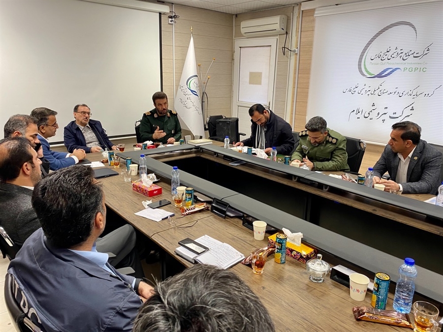 پرچم بسیج در پتروشیمی ایلام بالاست